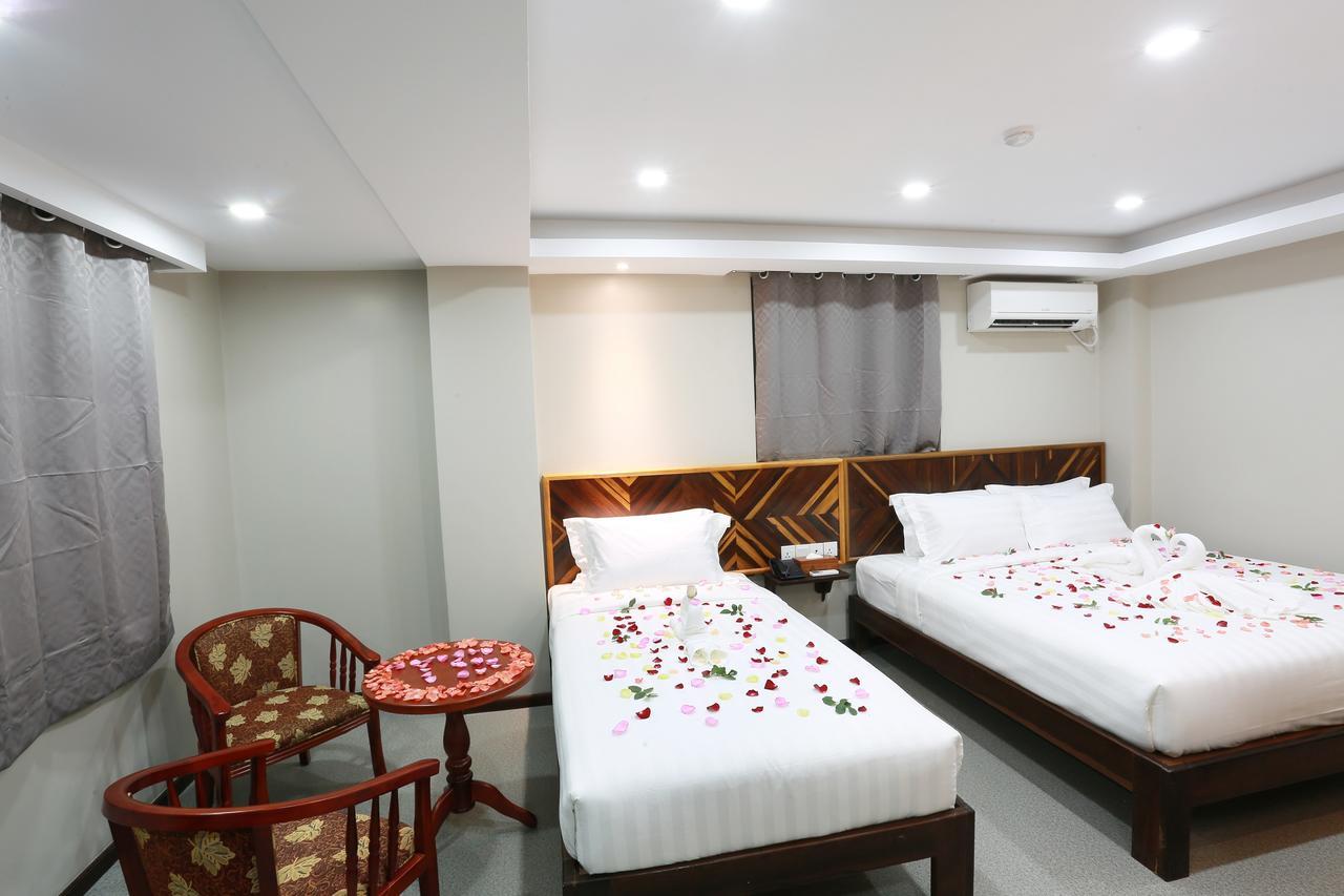 Tristar Hotel Yangon Exterior foto