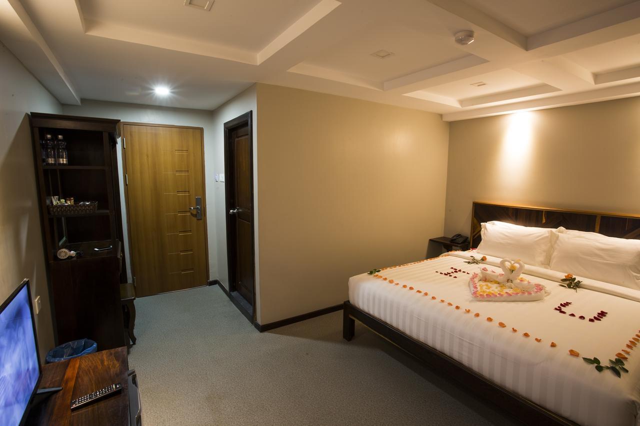 Tristar Hotel Yangon Exterior foto